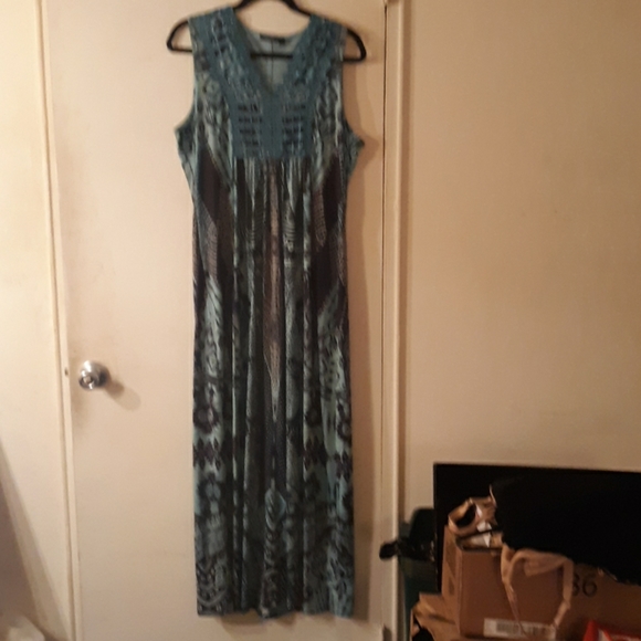 APT 9 LONG SEQUINED GOWN - Picture 1 of 4